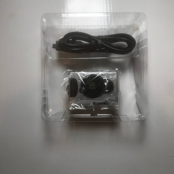 Bell and Howell Mini keychain Digital camera - Picture 1 of 3